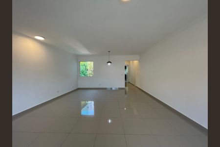 Sala de casa para alugar com 3 quartos, 200m² em Jardim das Vertentes, São Paulo