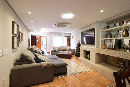 Sala de casa à venda com 4 quartos, 400m² em Vila Jardim, Porto Alegre