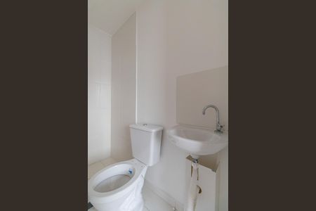 Banheiro de kitnet/studio para alugar com 1 quarto, 16m² em Itaquera, São Paulo