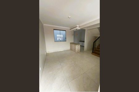 Sala de casa para alugar com 3 quartos, 125m² em Lúcio de Abreu, Contagem