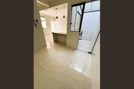 Sala de casa para alugar com 3 quartos, 125m² em Lúcio de Abreu, Contagem