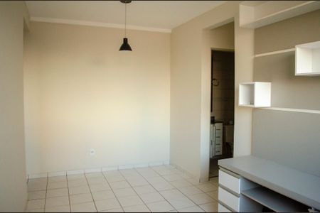 Sala de apartamento para alugar com 2 quartos, 60m² em Conjunto Fabiana, Goiânia