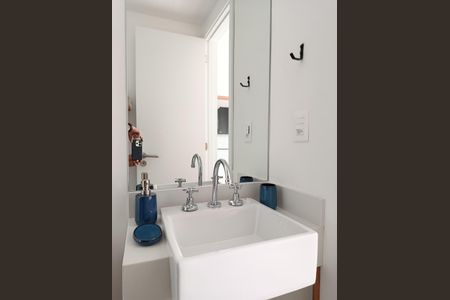 Banheiro de kitnet/studio para alugar com 1 quarto, 26m² em Pinheiros, São Paulo