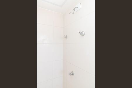 Banheiro de kitnet/studio para alugar com 1 quarto, 25m² em Vila Nilo, São Paulo