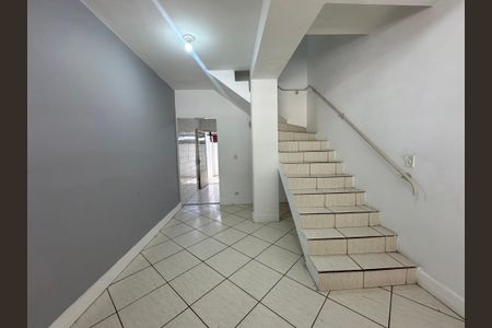 Sala de casa para alugar com 2 quartos, 65m² em Jardim Regina Alice, Barueri