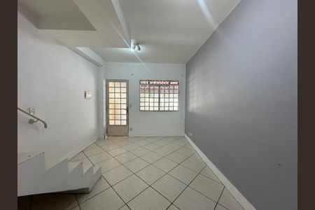 Sala de casa para alugar com 2 quartos, 65m² em Jardim Regina Alice, Barueri