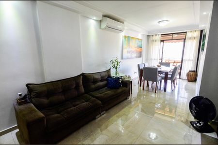 Apartamento à venda com 120m², 3 quartos e 2 vagasSala