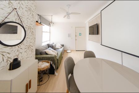 Sala de apartamento para alugar com 2 quartos, 50m² em Camargos, Belo Horizonte
