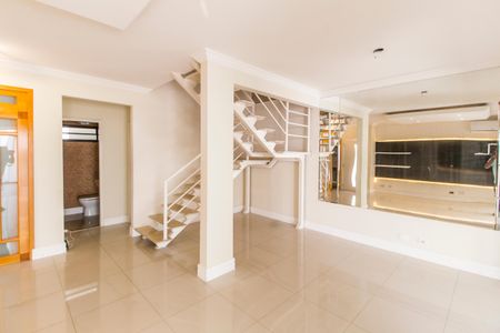 Sala  de casa de condomínio à venda com 3 quartos, 190m² em Tamboré, Santana de Parnaíba