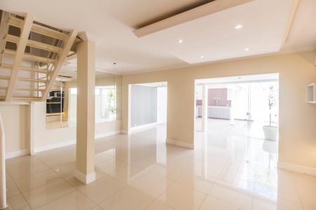 Sala  de casa de condomínio à venda com 3 quartos, 190m² em Tamboré, Santana de Parnaíba