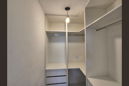 Apartamento à venda com 85m², 2 quartos e 1 vaga Apartamento à venda com 85m², 2 quartos e 1 vagaCloset