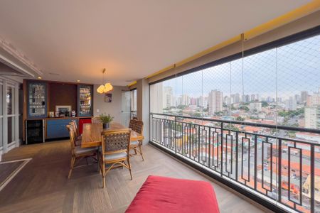 Apartamento à venda com 140m², 3 quartos e 2 vagasVaranda