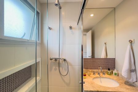 Apartamento à venda com 140m², 3 quartos e 2 vagasBanheiro do quarto 3