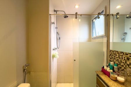 Apartamento à venda com 140m², 3 quartos e 2 vagasBanheiro do quarto 1