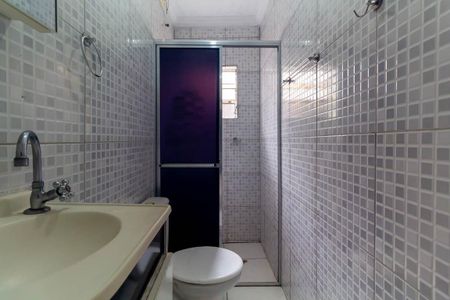 Banheiro de casa para alugar com 2 quartos, 56m² em Cidade Satelite Santa Barbara, São Paulo
