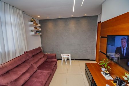 Sala de apartamento para alugar com 3 quartos, 65m² em Heliópolis, Belo Horizonte