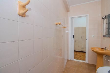 Banheiro de kitnet/studio para alugar com 1 quarto, 37m² em Morro Santana, Porto Alegre