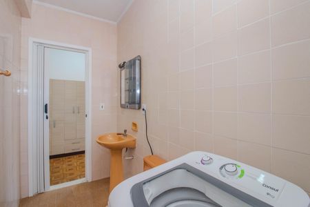 Banheiro de kitnet/studio para alugar com 1 quarto, 37m² em Morro Santana, Porto Alegre