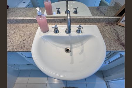 Apartamento à venda com 70m², 2 quartos e 1 vagaSuíte 1 - Banheiro