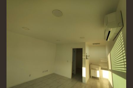 Quarto de kitnet/studio para alugar com 0 quarto, 28m² em Freguesia (jacarepaguá), Rio de Janeiro