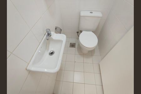Banheiro de kitnet/studio para alugar com 0 quarto, 28m² em Freguesia (jacarepaguá), Rio de Janeiro
