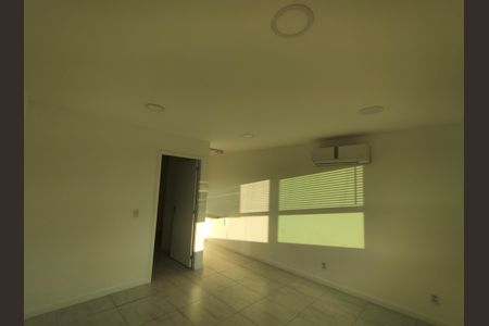Quarto de kitnet/studio para alugar com 0 quarto, 28m² em Freguesia (jacarepaguá), Rio de Janeiro