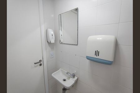 Banheiro de kitnet/studio para alugar com 0 quarto, 28m² em Freguesia (jacarepaguá), Rio de Janeiro