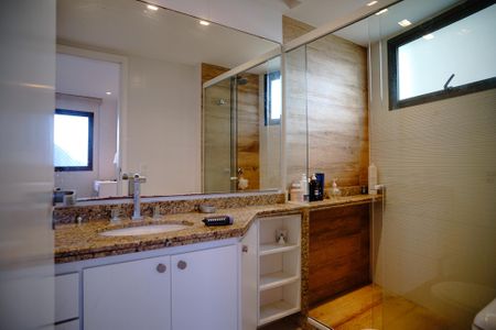 Apartamento à venda com 115m², 3 quartos e 2 vagasBanheiro da Suíte