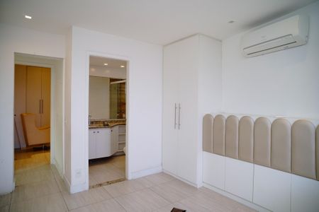 Apartamento à venda com 115m², 3 quartos e 2 vagasSuíte