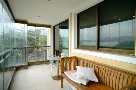 Apartamento à venda com 115m², 3 quartos e 2 vagasVaranda