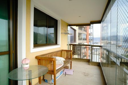 Apartamento à venda com 115m², 3 quartos e 2 vagasVaranda