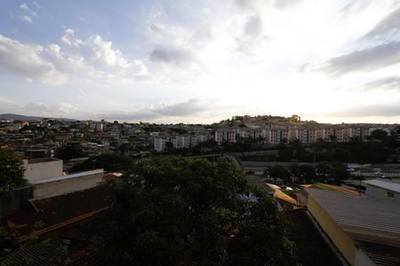 Vista de kitnet/studio para alugar com 1 quarto, 40m² em Vila Oeste, Belo Horizonte