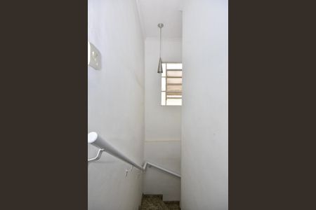 Escada de casa para alugar com 2 quartos, 110m² em Vila Maria Augusta, São Paulo