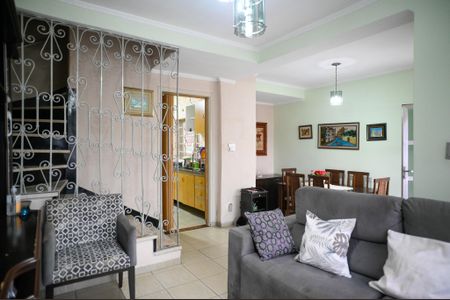 Sala de casa à venda com 3 quartos, 300m² em Vila Brasilina, São Paulo