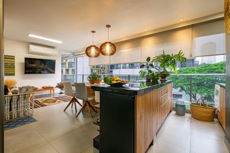 Varanda de apartamento à venda com 2 quartos, 151m² em Vila Madalena, São Paulo