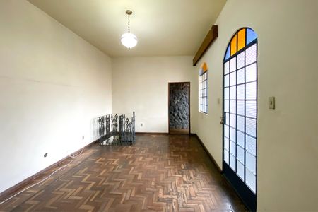 Sala de casa à venda com 5 quartos, 900m² em Santa Efigênia, Belo Horizonte