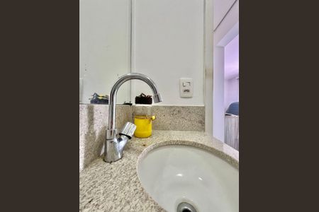 Lavabo de apartamento para alugar com 2 quartos, 67m² em Taquaral, Campinas