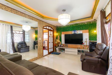 Casa para alugar com 4 quartos, 220m² em Parque Santa Madalena, São Paulo