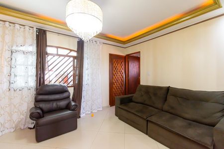 Casa para alugar com 4 quartos, 220m² em Parque Santa Madalena, São Paulo