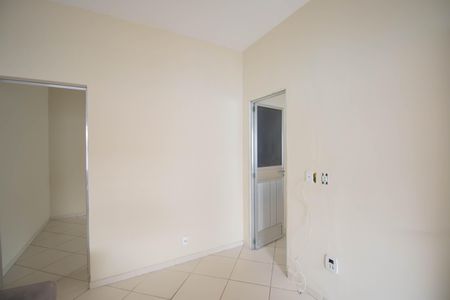 Sala de casa para alugar com 2 quartos, 75m² em Porto Velho, São Gonçalo
