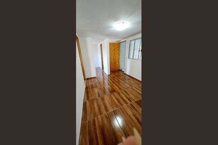 Sala de casa para alugar com 2 quartos, 47m² em Conjunto Residencial Salvador Tolezani, São Paulo