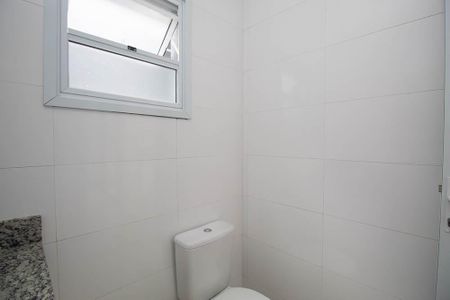 Banheiro  de apartamento para alugar com 1 quarto, 30m² em Vila Mazzei, São Paulo