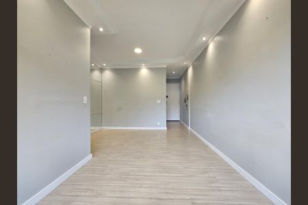 Sala de apartamento para alugar com 3 quartos, 55m² em Parque Savoy City, São Paulo