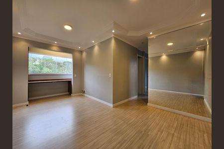 Sala de apartamento para alugar com 3 quartos, 55m² em Parque Savoy City, São Paulo