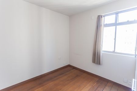 Quarto 2 de apartamento para alugar com 2 quartos, 75m² em Lourdes, Belo Horizonte