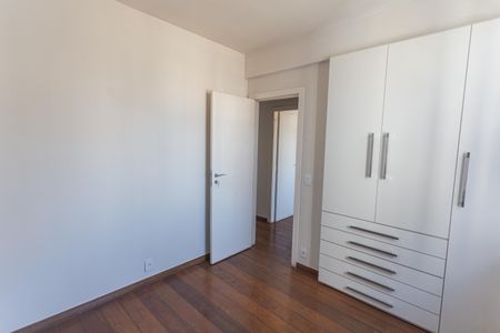 Quarto 1 de apartamento para alugar com 2 quartos, 75m² em Lourdes, Belo Horizonte