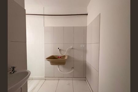 Banheiro/ lavanderia  de kitnet/studio para alugar com 1 quarto, 24m² em Parque das Nações, Santo André