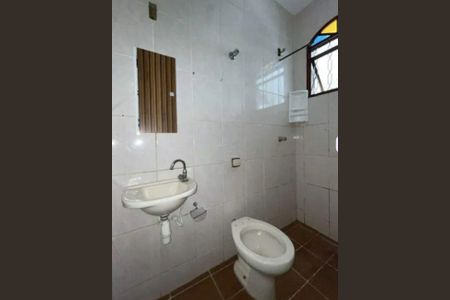 Banheiro de casa para alugar com 3 quartos, 150m² em Milanez, Contagem