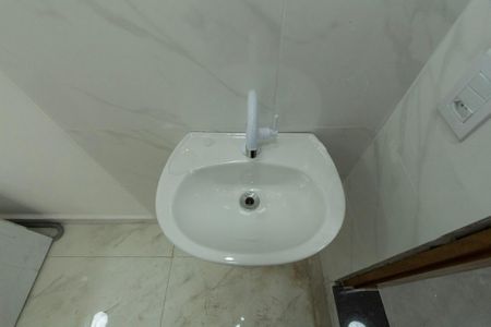 Banheiro  de kitnet/studio para alugar com 1 quarto, 35m² em Jardim Simus, Sorocaba