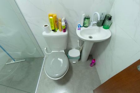 Banheiro de kitnet/studio para alugar com 1 quarto, 35m² em Jardim Simus, Sorocaba